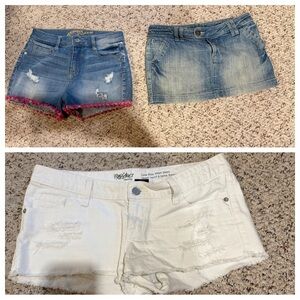 Women’s size 4/5 lots of shorts and skirt